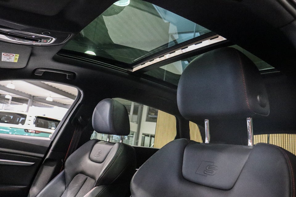 Audi Q8 e-tron 55 S-line quattro 5d