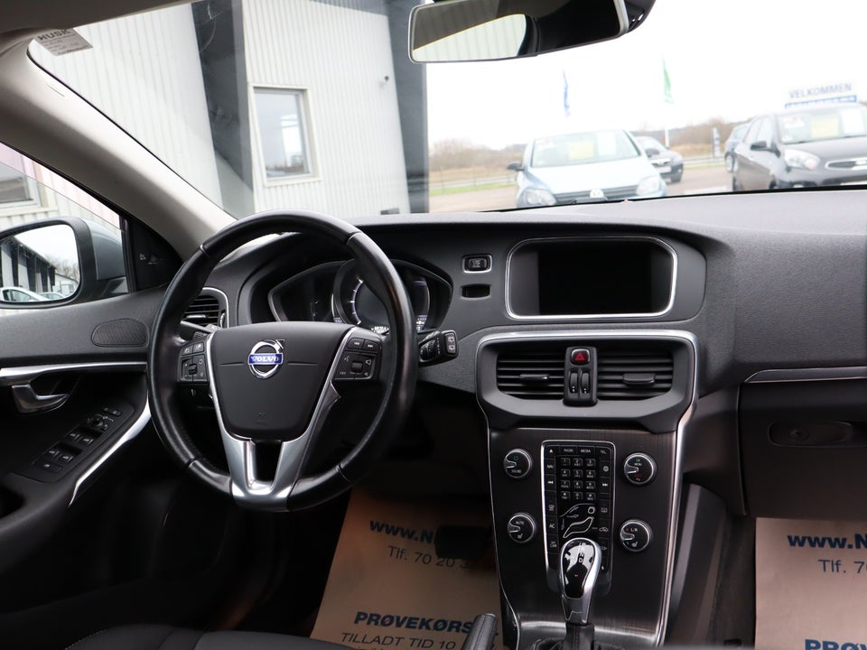 Volvo V40 2,0 D3 150 Momentum aut. 5d