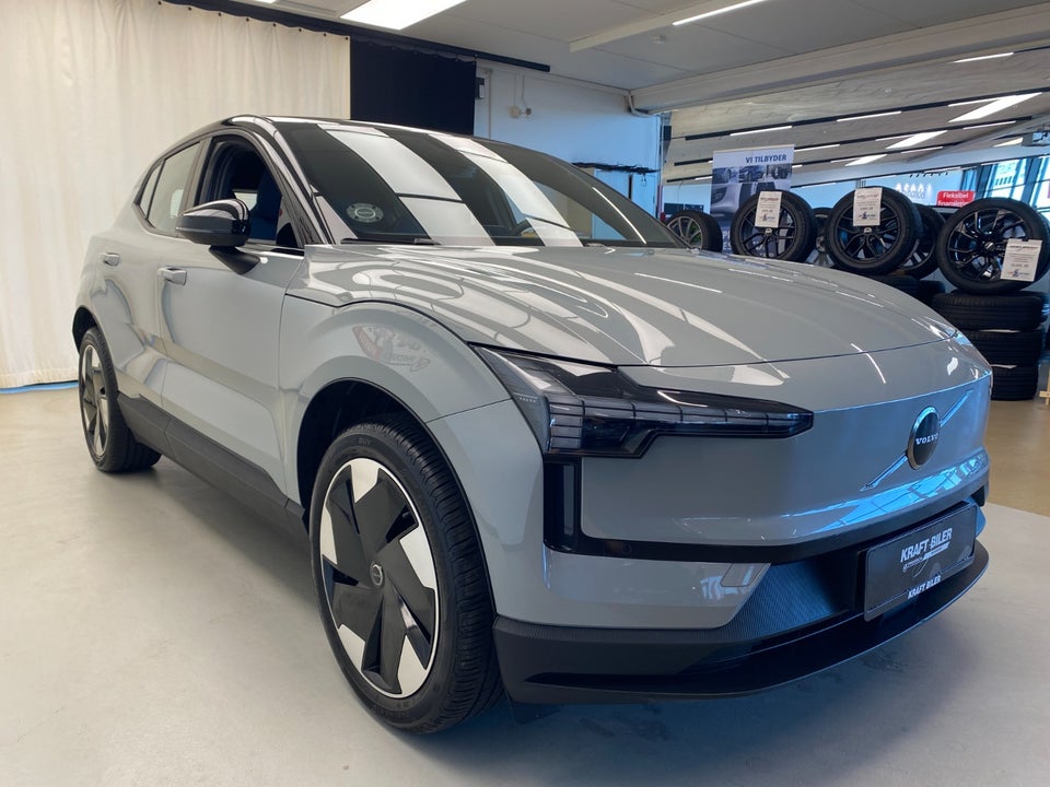 Volvo EX30 Extended Range Plus 5d