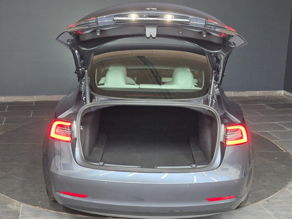 Tesla Model 3 Standard Range+ RWD 4d