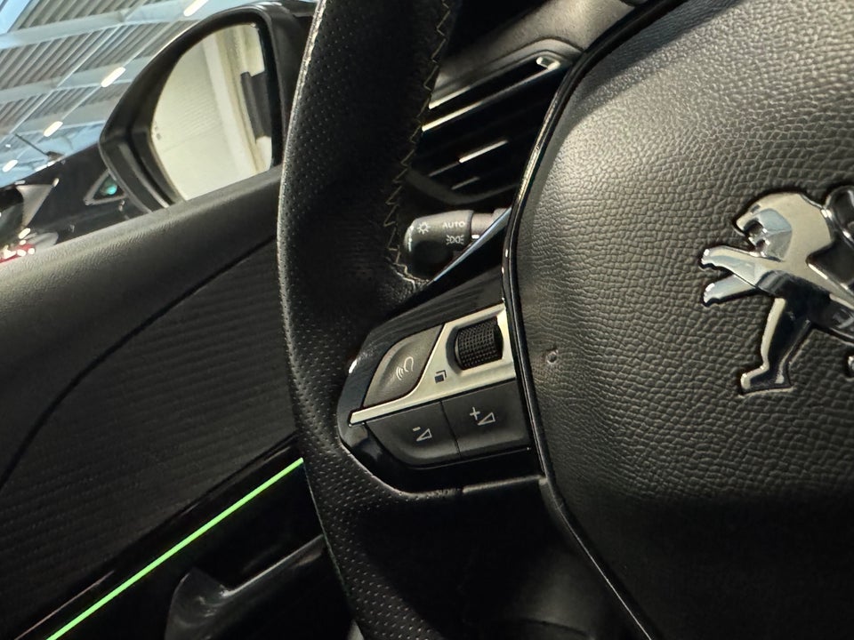 Peugeot e-208 50 GT Pack 5d