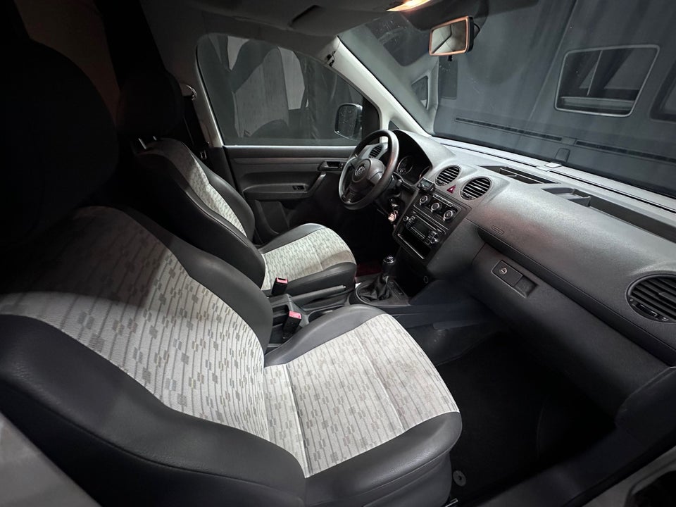 VW Caddy 1,6 TDi 102 BMT Van 5d