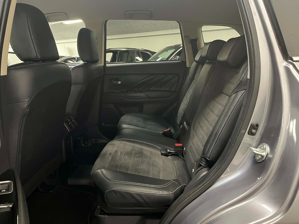 Mitsubishi Outlander 2,4 PHEV Invite CVT 4WD 5d