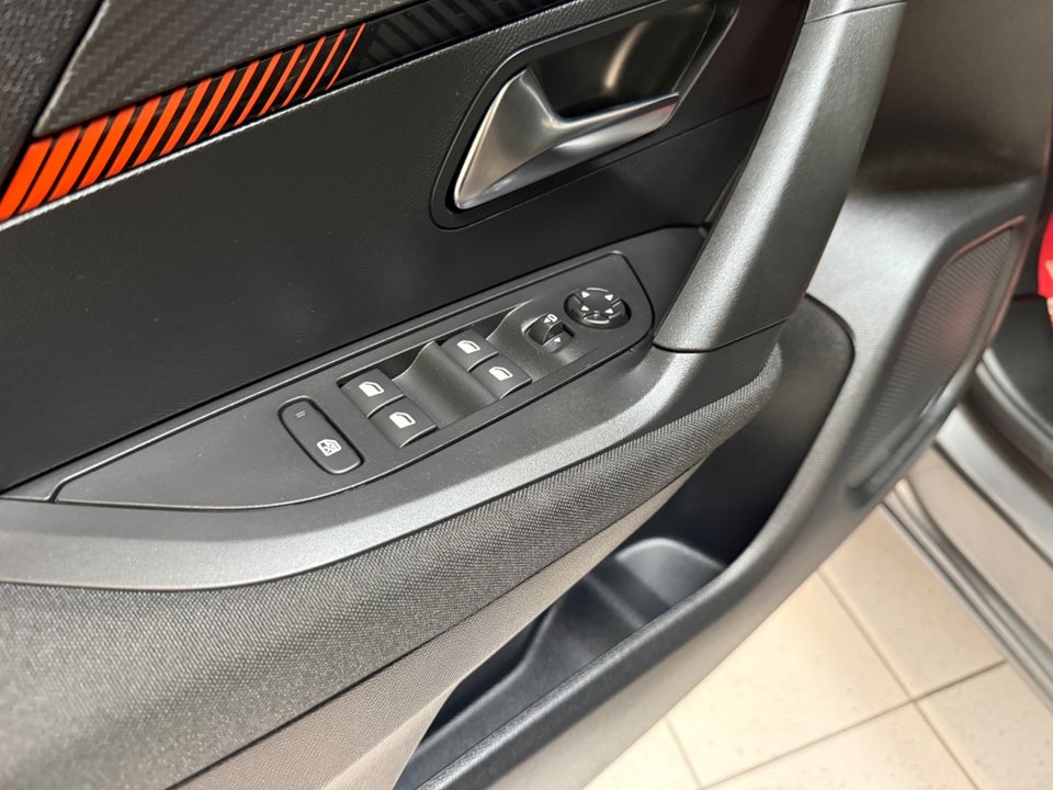 Peugeot 2008 1,2 PureTech 100 Active Pack 5d