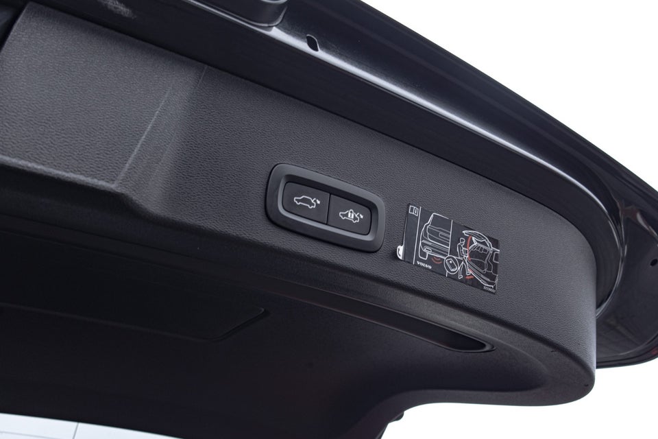 Volvo XC40 P8 ReCharge Twin Pro 5d