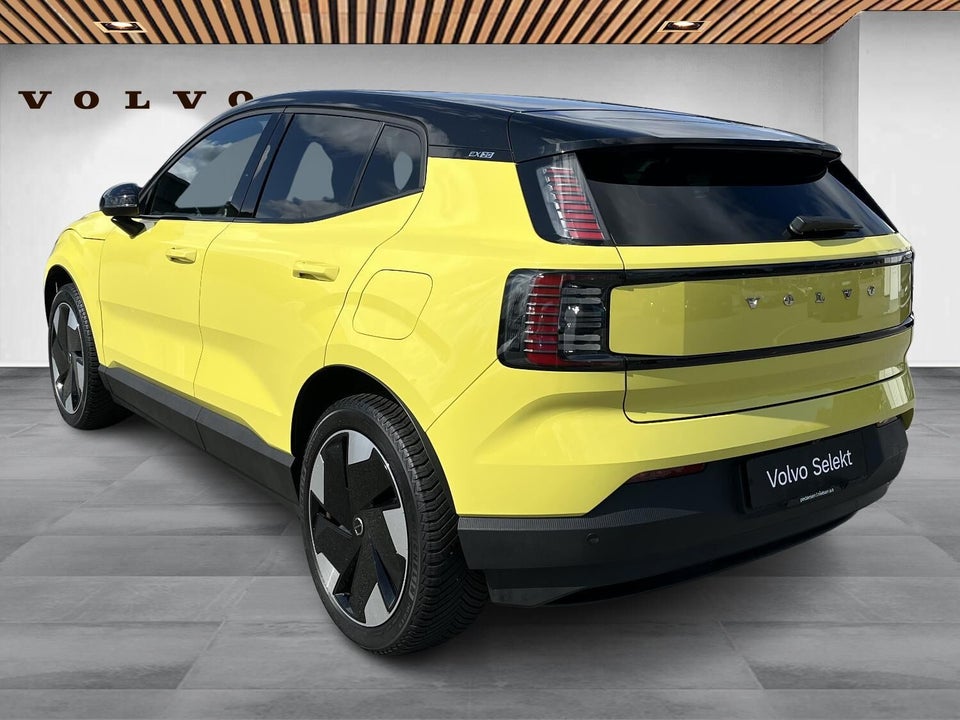 Volvo EX30 Extended Range Plus 5d