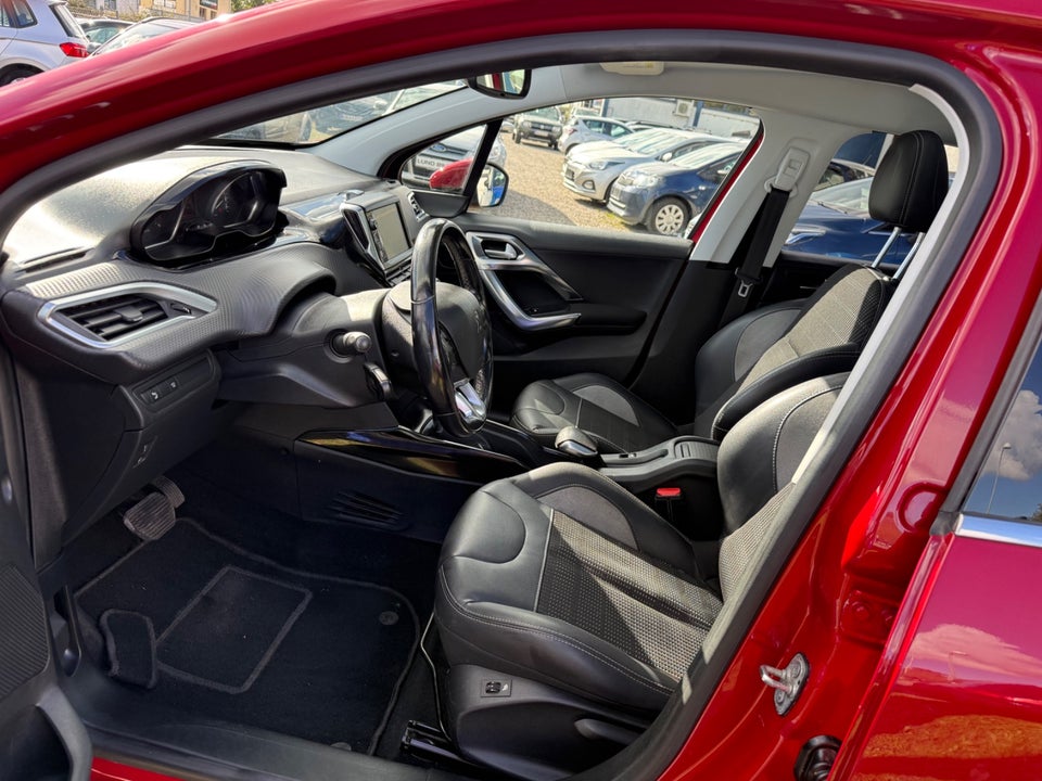 Peugeot 2008 1,2 e-THP 110 Allure Sky EAT6 5d