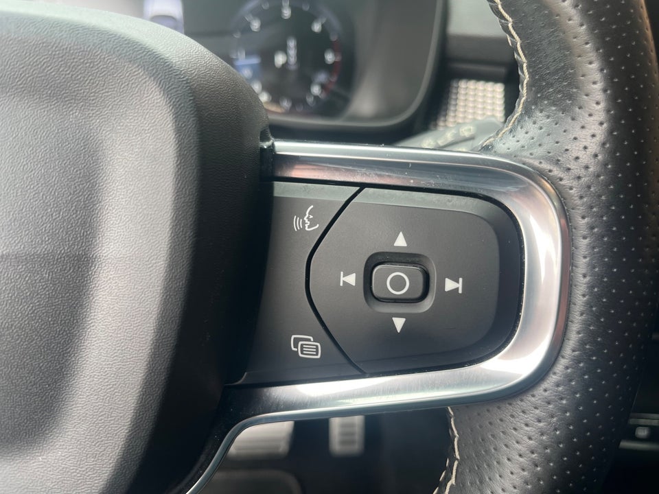 Volvo XC40 2,0 D4 190 R-Design aut. AWD 5d