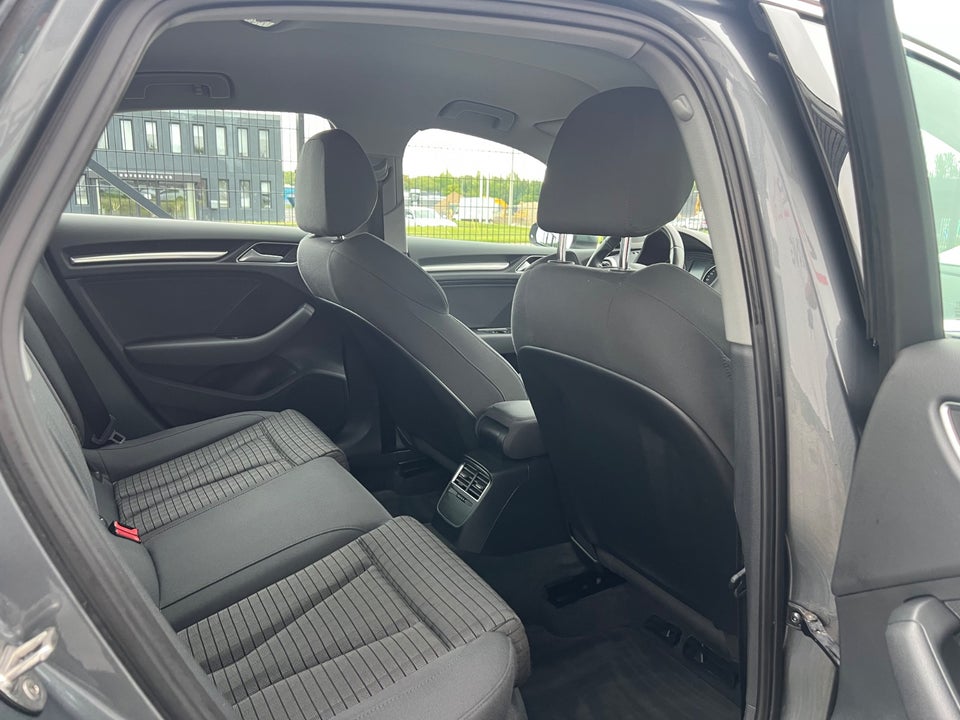 Audi A3 1,6 TDi 116 Sport S-tr. 4d