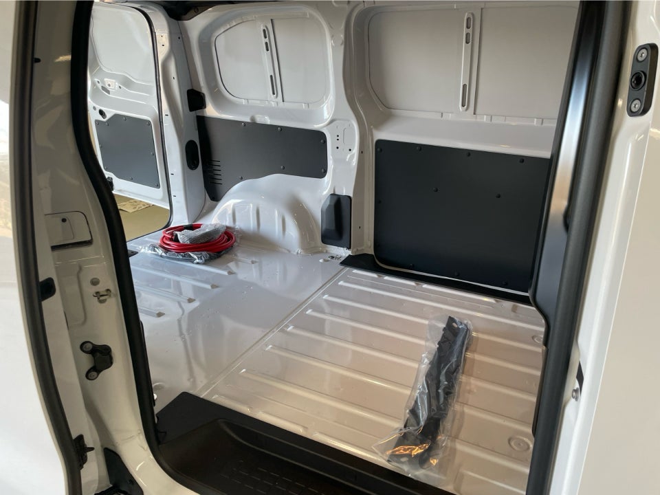 Peugeot e-Expert 75 L2 Plus Van