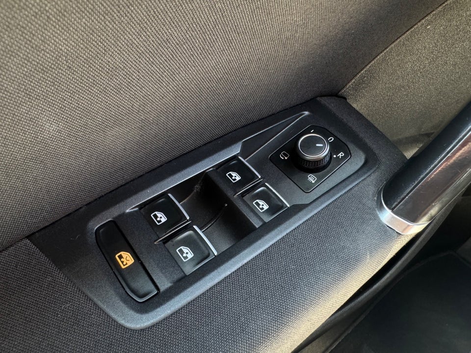 VW Touran 2,0 TDi 150 Highline DSG 7prs 5d