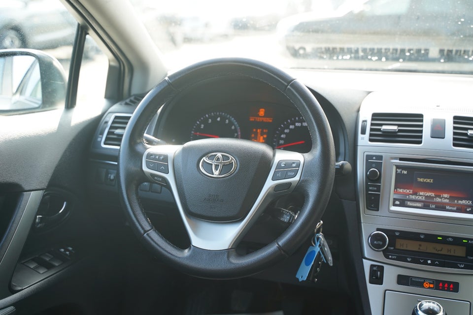 Toyota Avensis 1,8 VVT-i T2 Premium stc. 5d