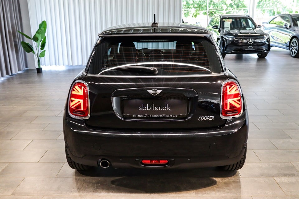 MINI Cooper 1,5 Essential Edition 5d