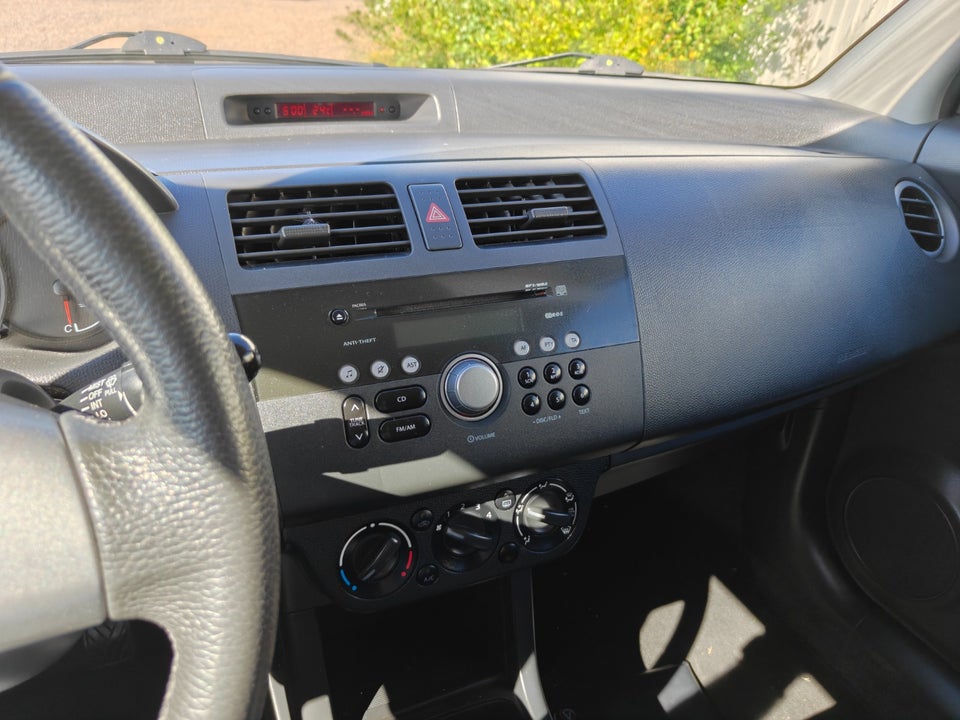 Suzuki Swift 1,5 GLX 5d