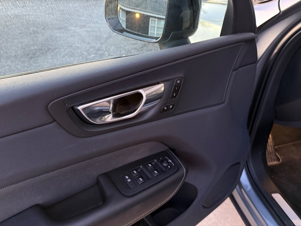 Volvo XC60 2,0 T8 390 R-Design aut. AWD 5d