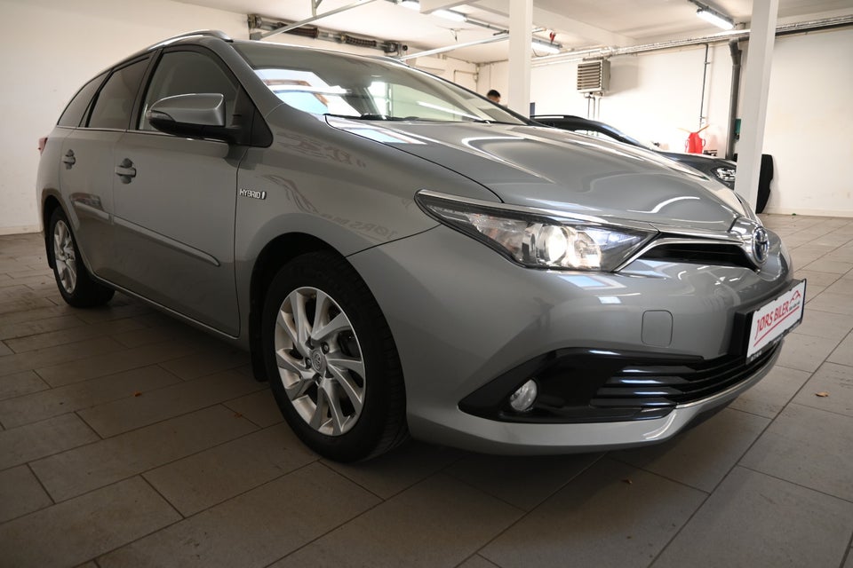 Toyota Auris 1,8 Hybrid H2 Comfort Touring Sports CVT 5d