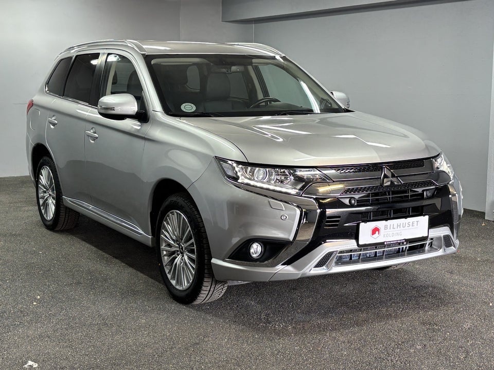 Mitsubishi Outlander 2,4 PHEV Business CVT 4WD 5d