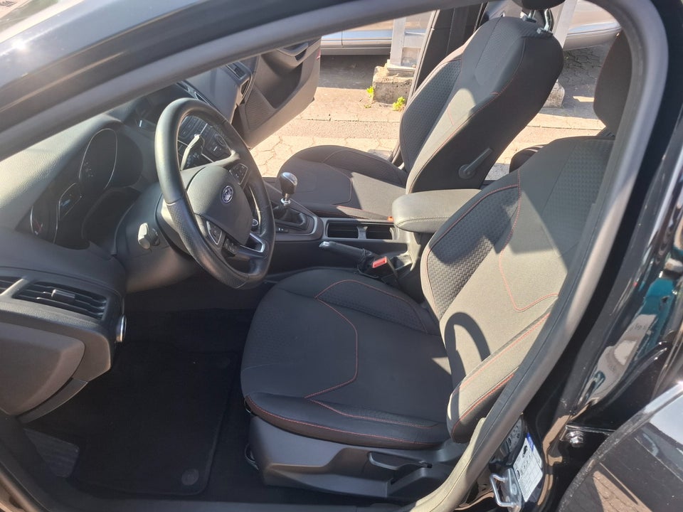Ford Focus 1,0 SCTi 125 ST-Line 5d