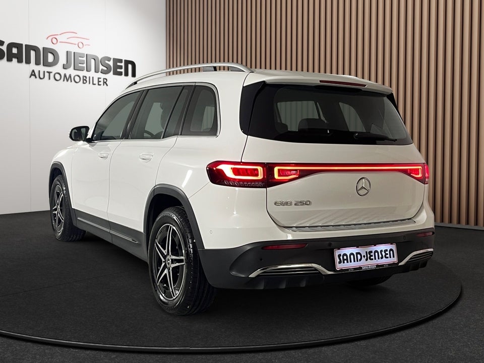 Mercedes EQB250 AMG Line 5d
