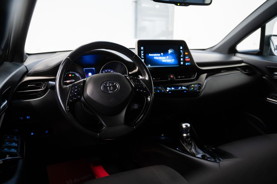 Toyota C-HR 1,8 Hybrid C-LUB Business CVT 5d