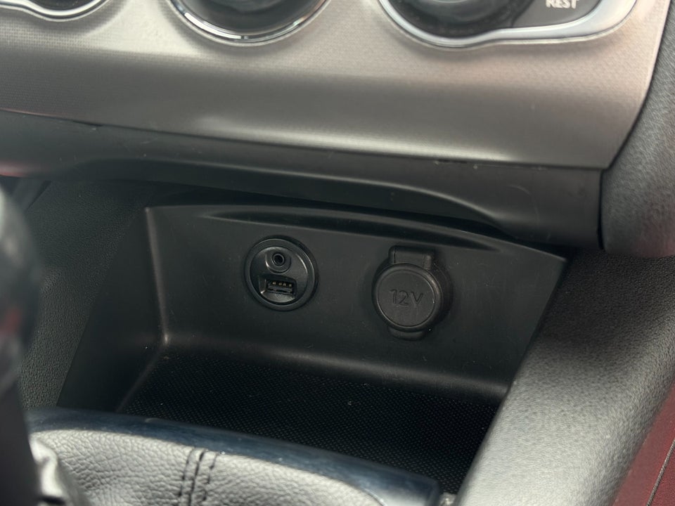 Citroën C4 1,6 BlueHDi 100 Feel 5d