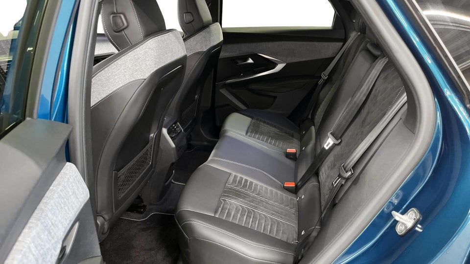 Peugeot e-3008 77 GT 5d
