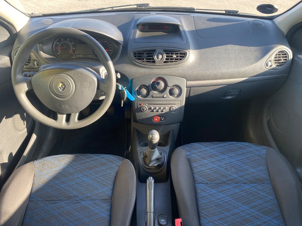 Renault Clio III 1,2 16V Authentique 5d