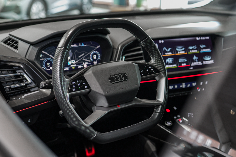 Audi Q4 e-tron 45 S-line quattro 5d