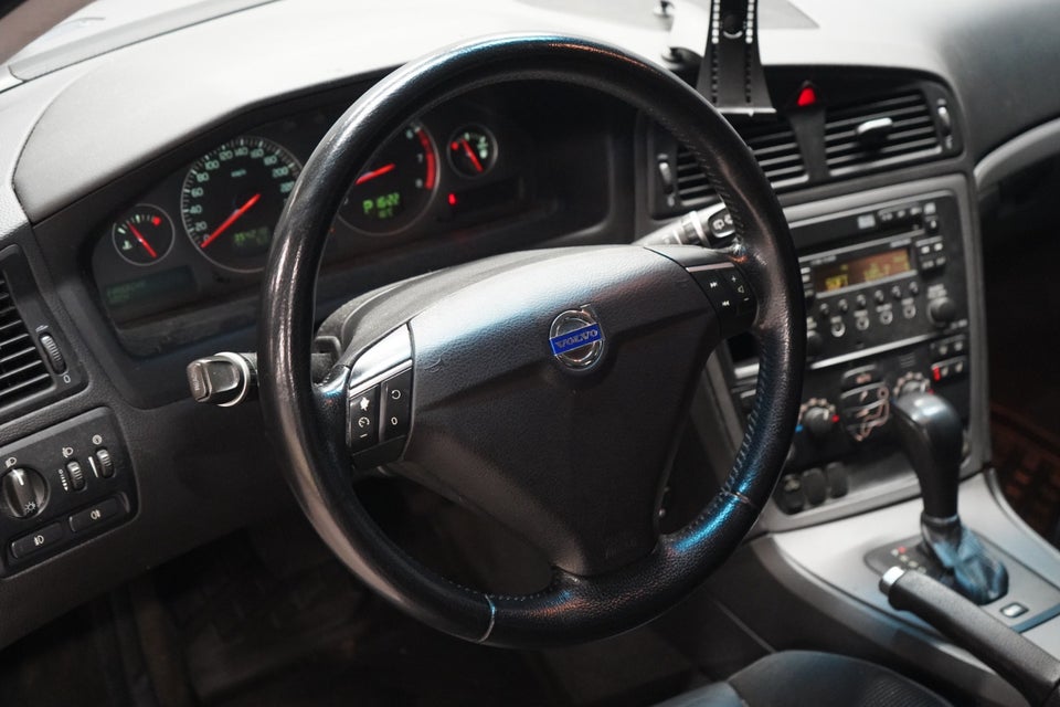 Volvo V70 2,5 T Momentum aut. 5d