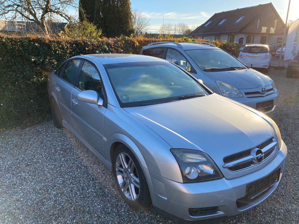 Opel Vectra 2,2 16V GTS Elegance 5d