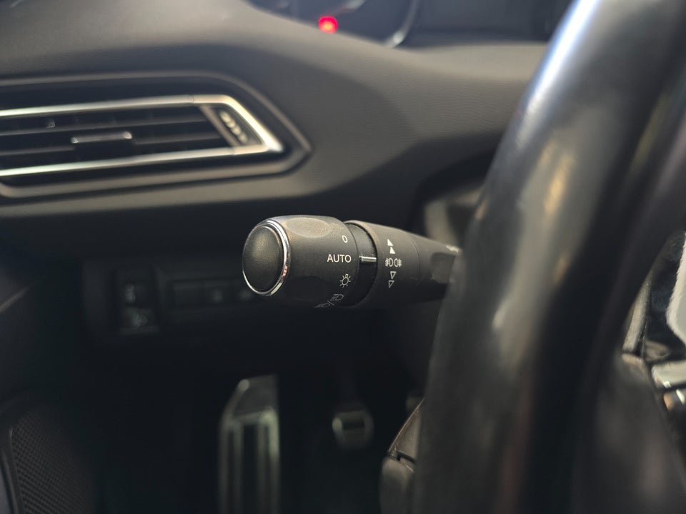 Peugeot 308 1,5 BlueHDi 130 Prestige SW 5d