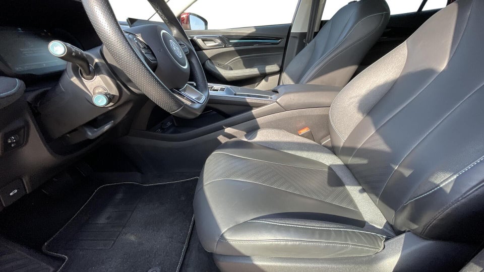 MG MG5 61 Luxury 5d