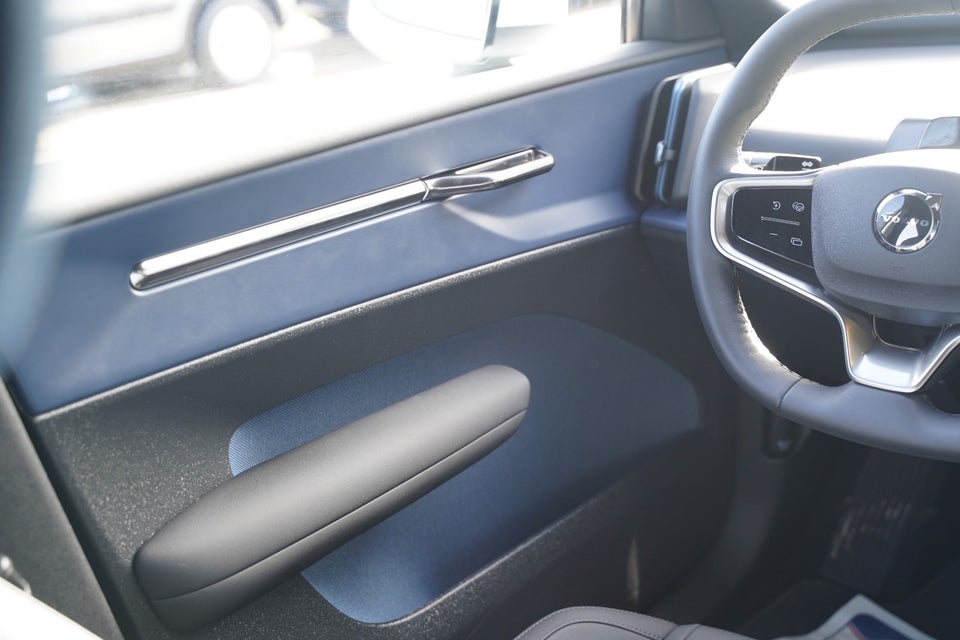 Volvo EX30 Extended Range Plus 5d