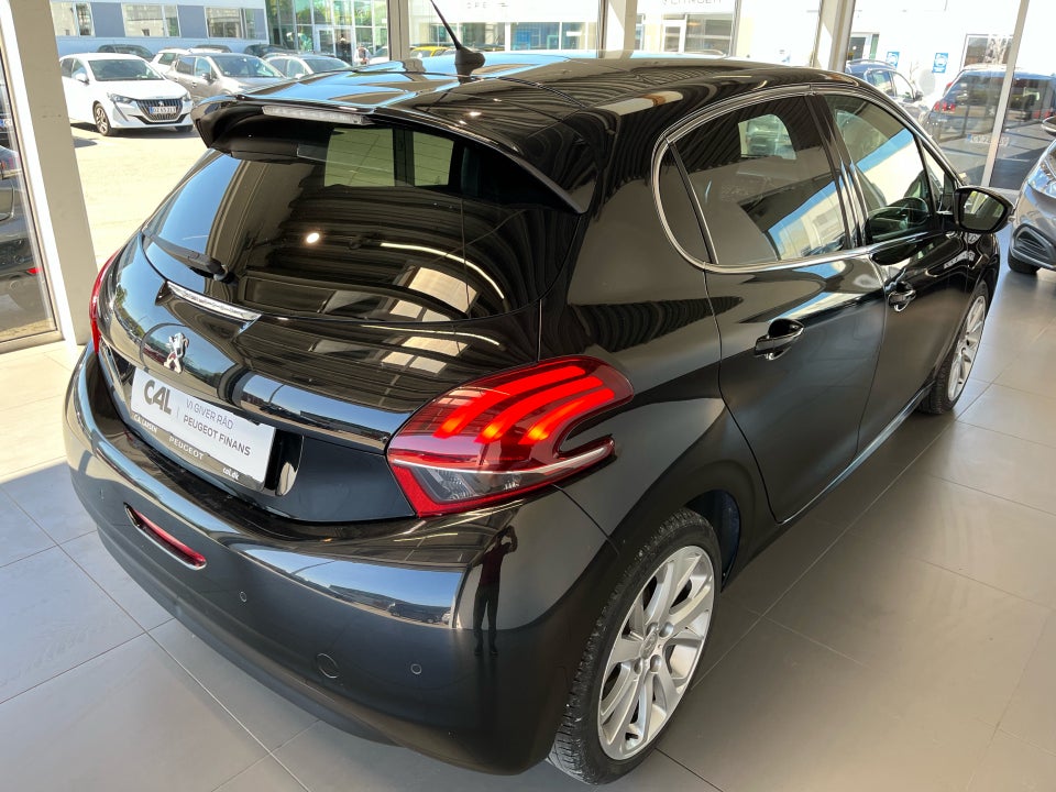 Peugeot 208 1,5 BlueHDi 100 Infinity Sky 5d