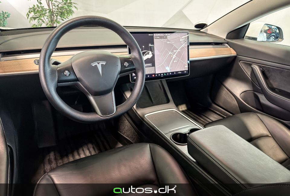 Tesla Model 3 Standard Range+ RWD 4d