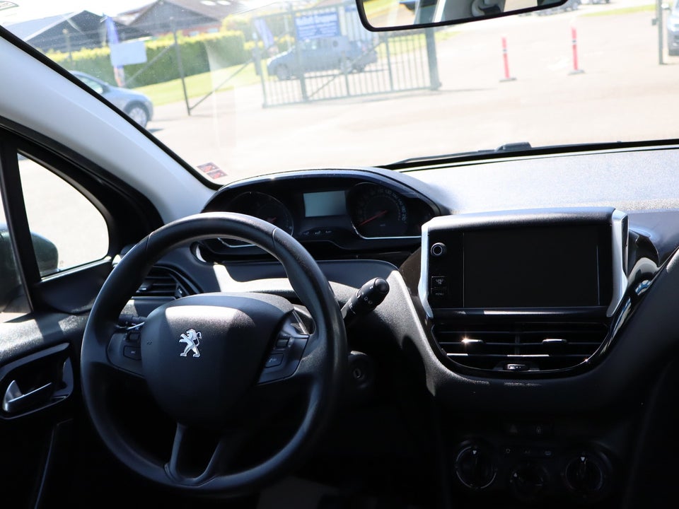 Peugeot 208 1,6 e-HDi 92 Allure Sky 5d