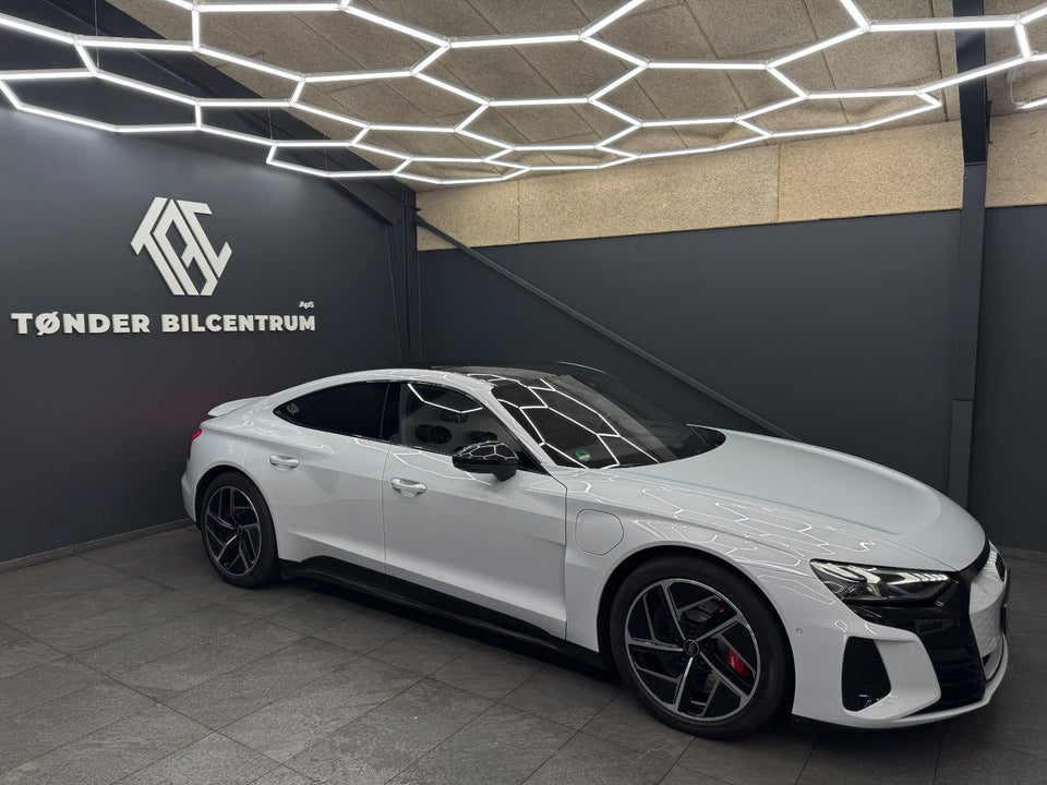Audi e-tron GT quattro 4d