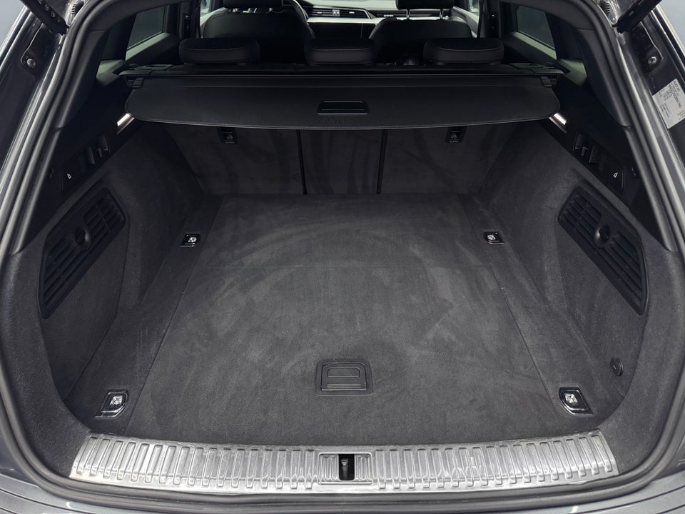 Audi Q8 e-tron 55 S-line quattro 5d