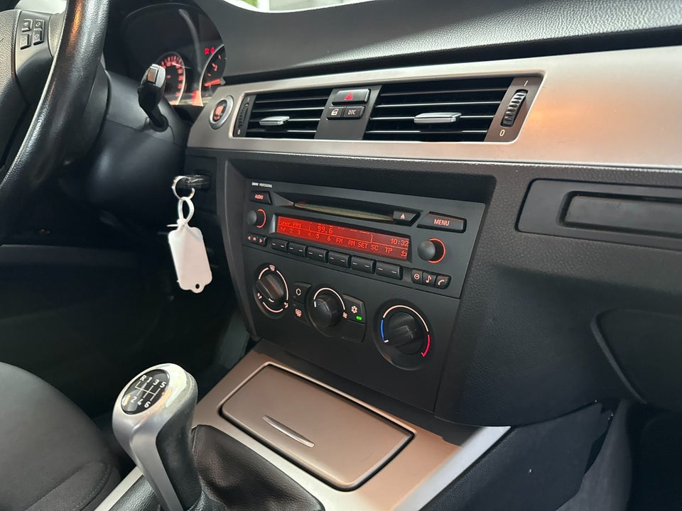 BMW 320i 2,0 Touring 5d