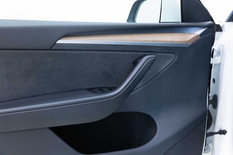 Tesla Model Y RWD 5d