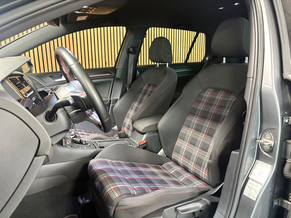 VW Golf VII 2,0 GTi Performance DSG 5d