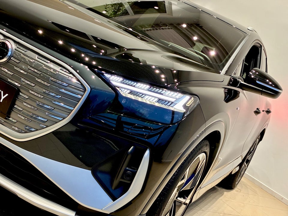 Audi Q4 e-tron 45 S-line quattro 5d