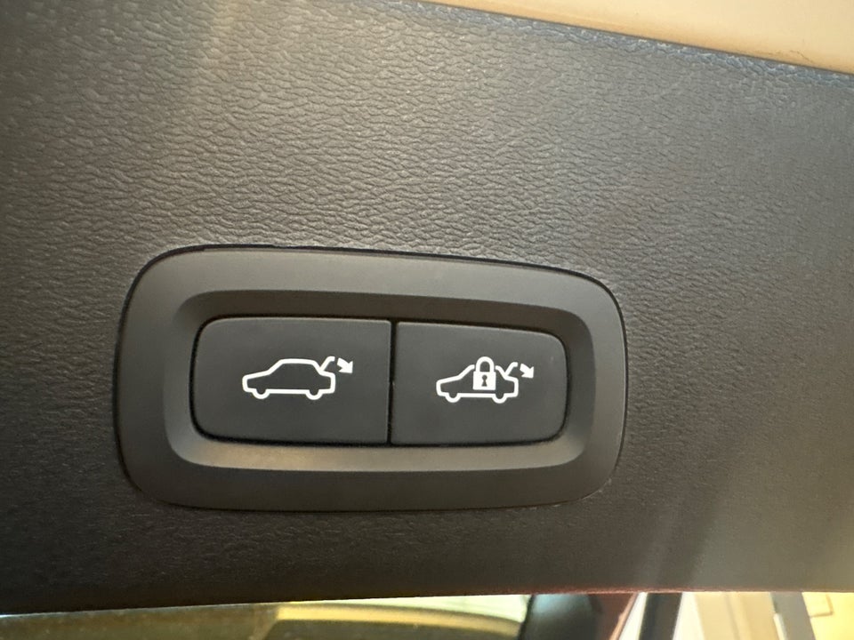 Volvo XC40 ReCharge Extended Range Plus 5d