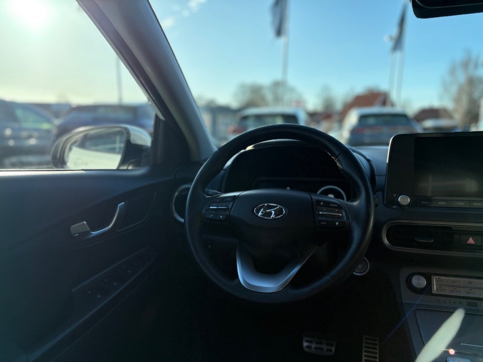 Hyundai Kona 64 EV Essential 5d