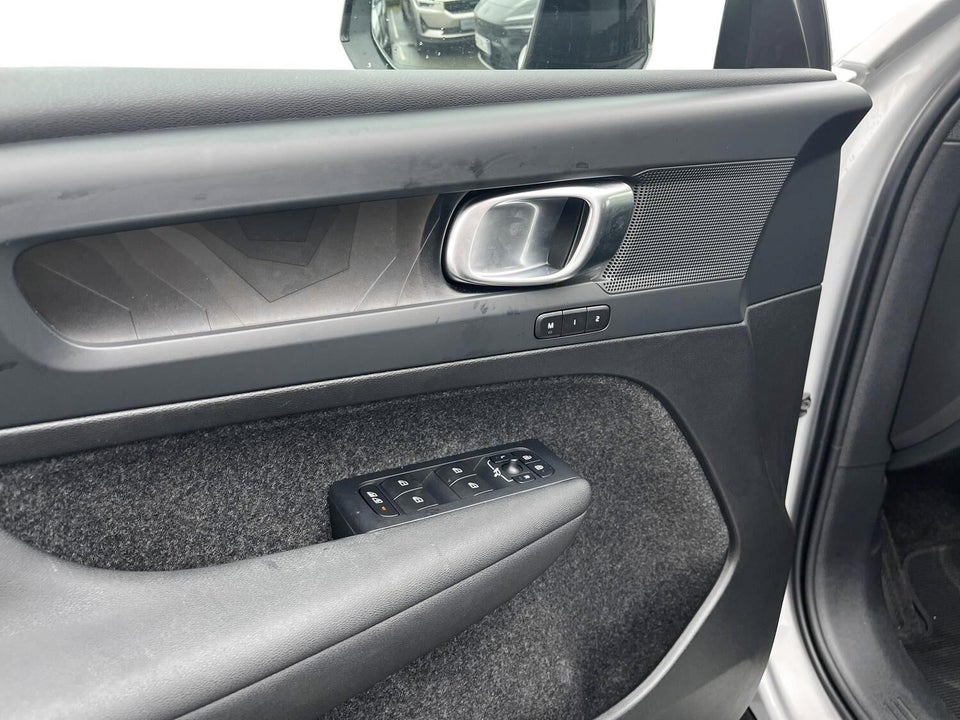 Volvo XC40 ReCharge Extended Range Plus 5d