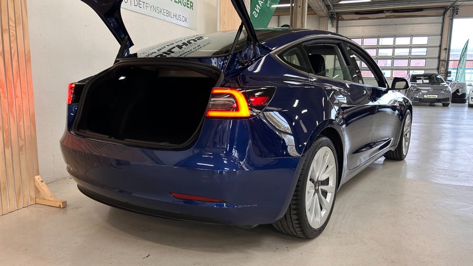 Tesla Model 3 Standard Range+ RWD 4d