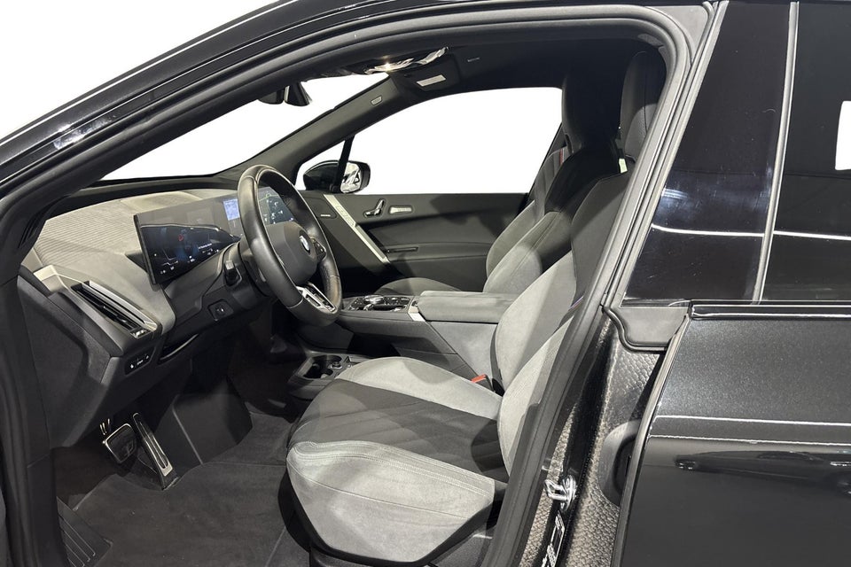 BMW iX xDrive60 Fully Charged 5d