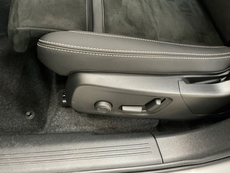 Volvo XC40 ReCharge Twin Ultimate 5d