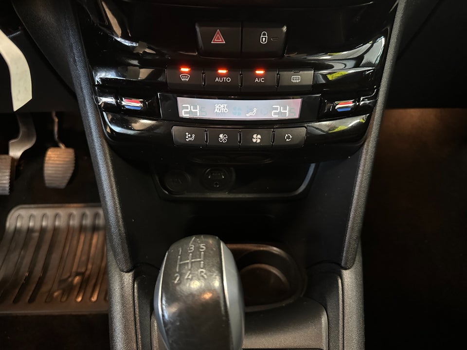 Peugeot 208 1,6 BlueHDi 100 Desire 5d