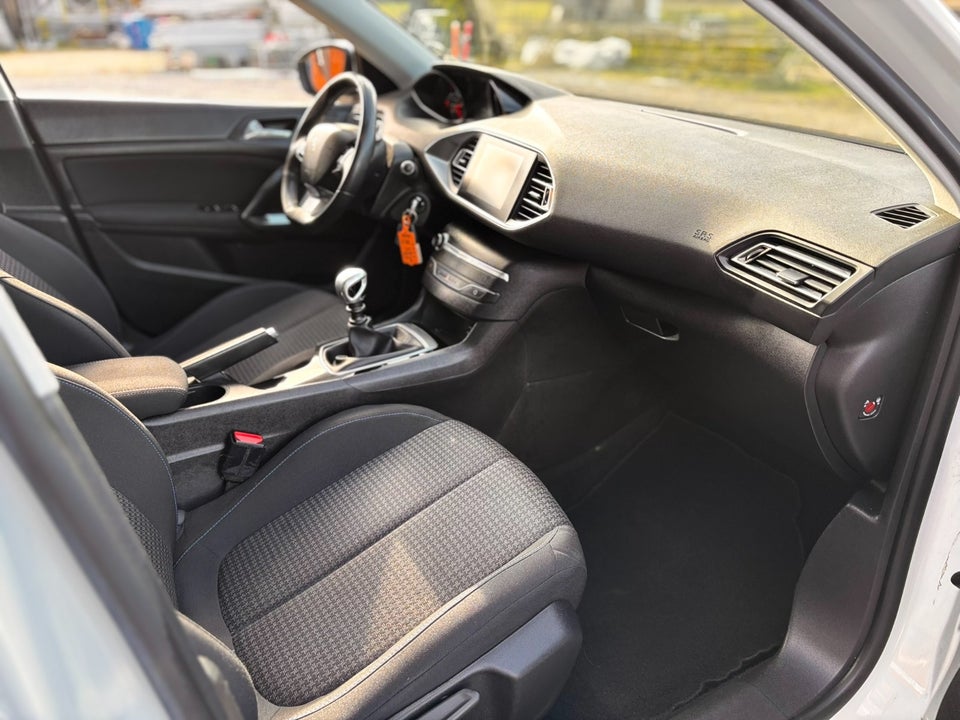 Peugeot 308 1,5 BlueHDi 130 Style 5d
